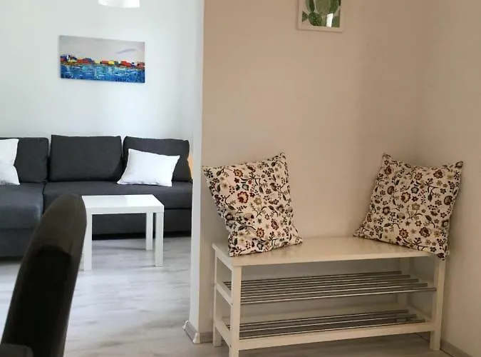 Apartments Novi Vinodolski דירה *